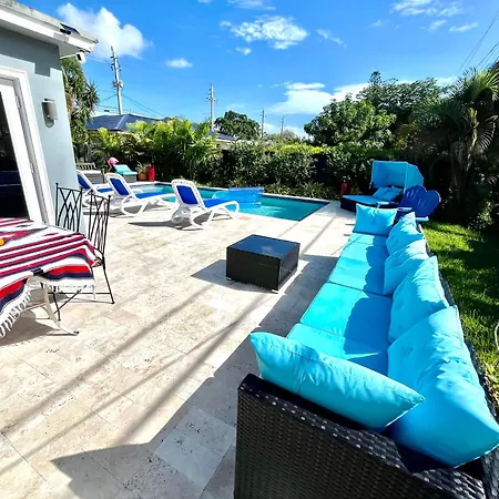 Hotel Poolside Manor - Men Only Clothing-Optional